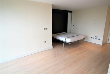1 bed studio, Gunwharf Quays, University of Portsmouth, Portsmouth, PO13FR - Image 4